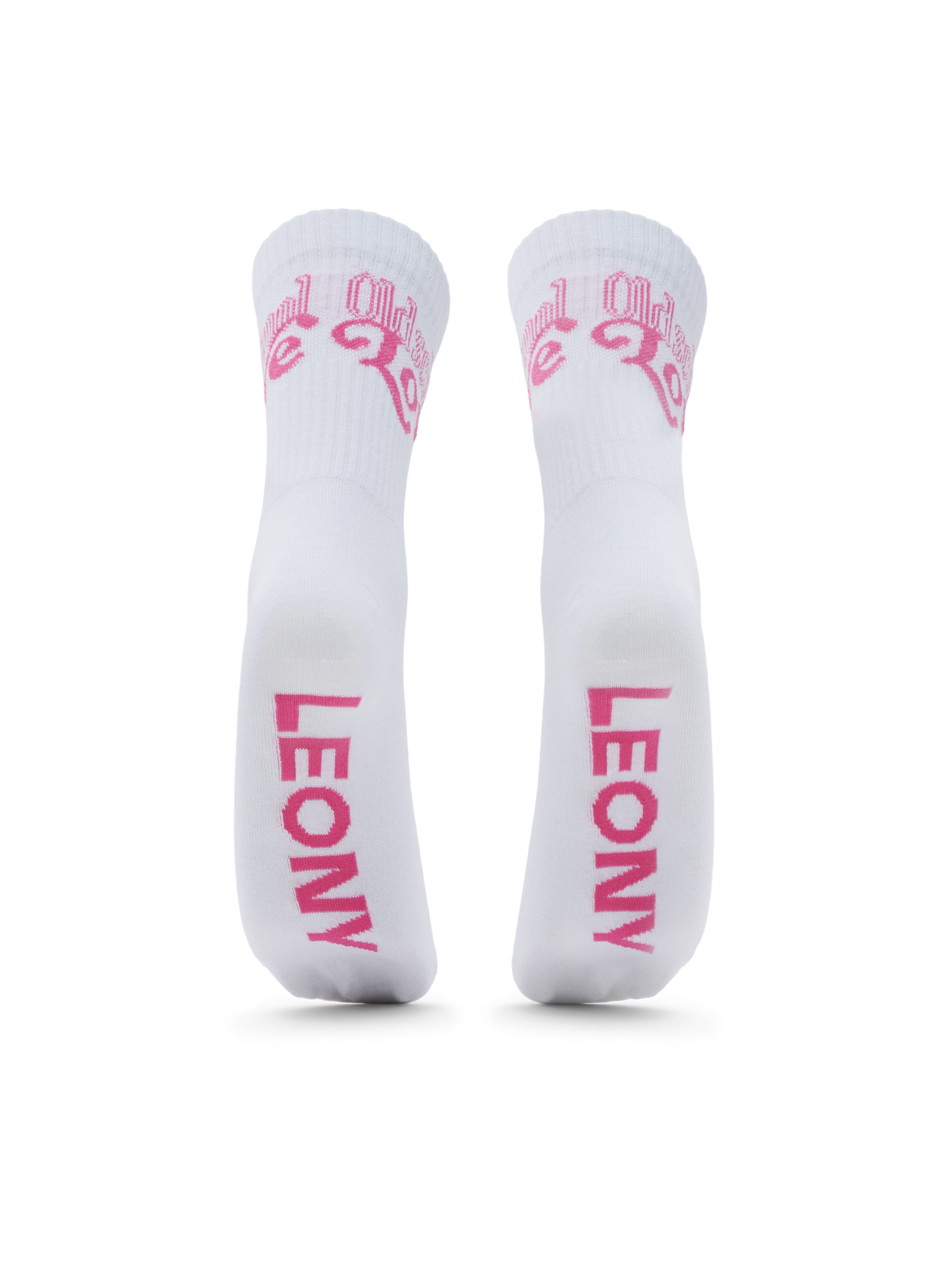 Sohlenbereich der weißen Socken zeigt den großflächigen, pinkfarbenen LEONY-Schriftzug.